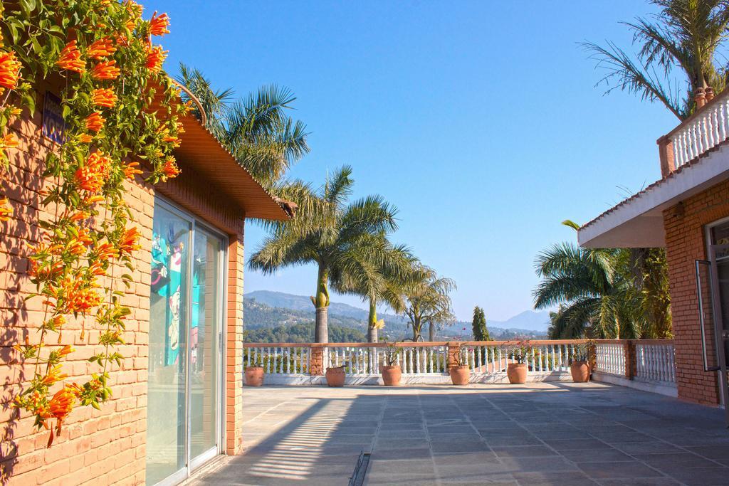 Royal Palm Resort Pokhara Extérieur photo