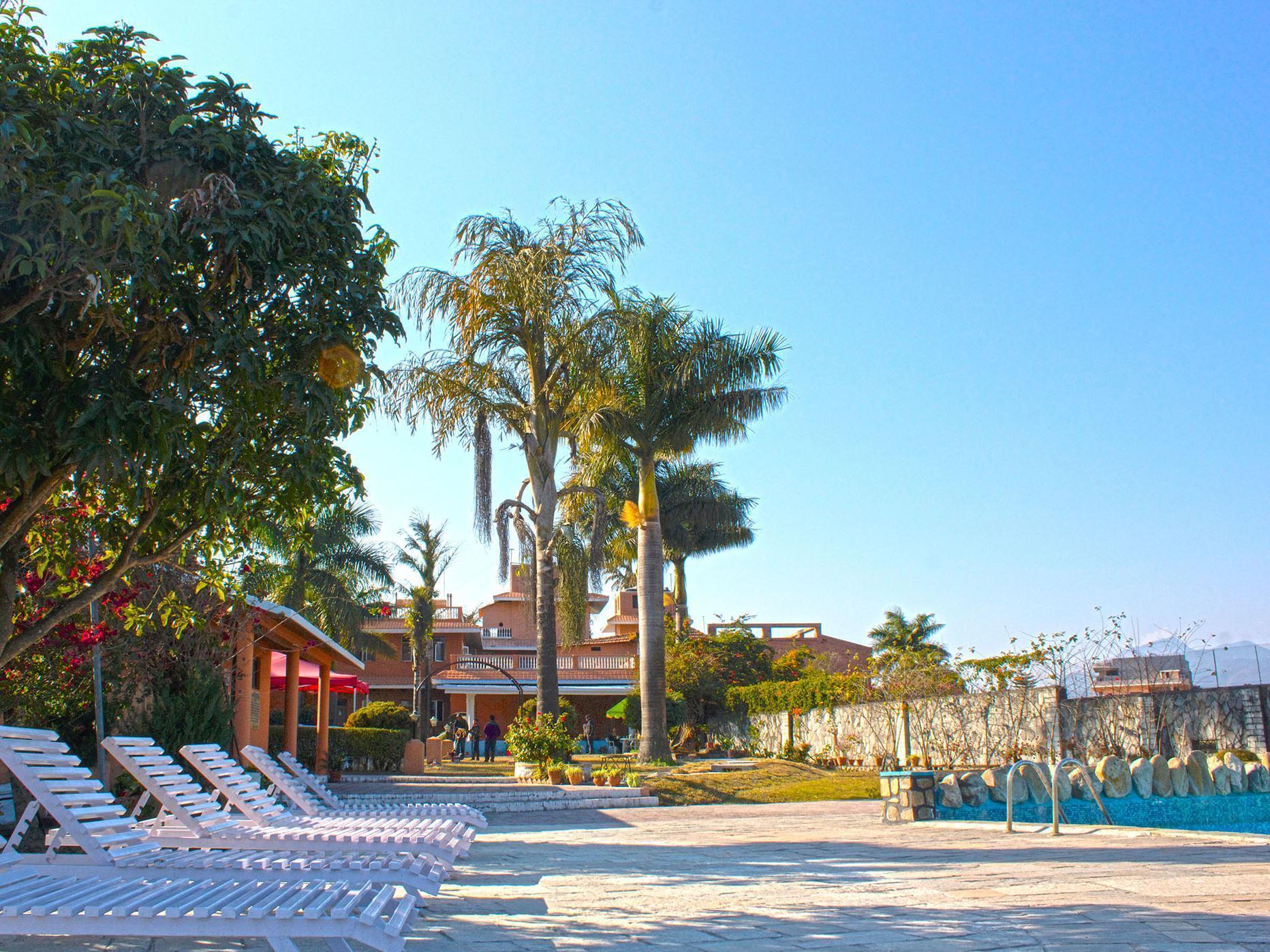 Royal Palm Resort Pokhara Extérieur photo