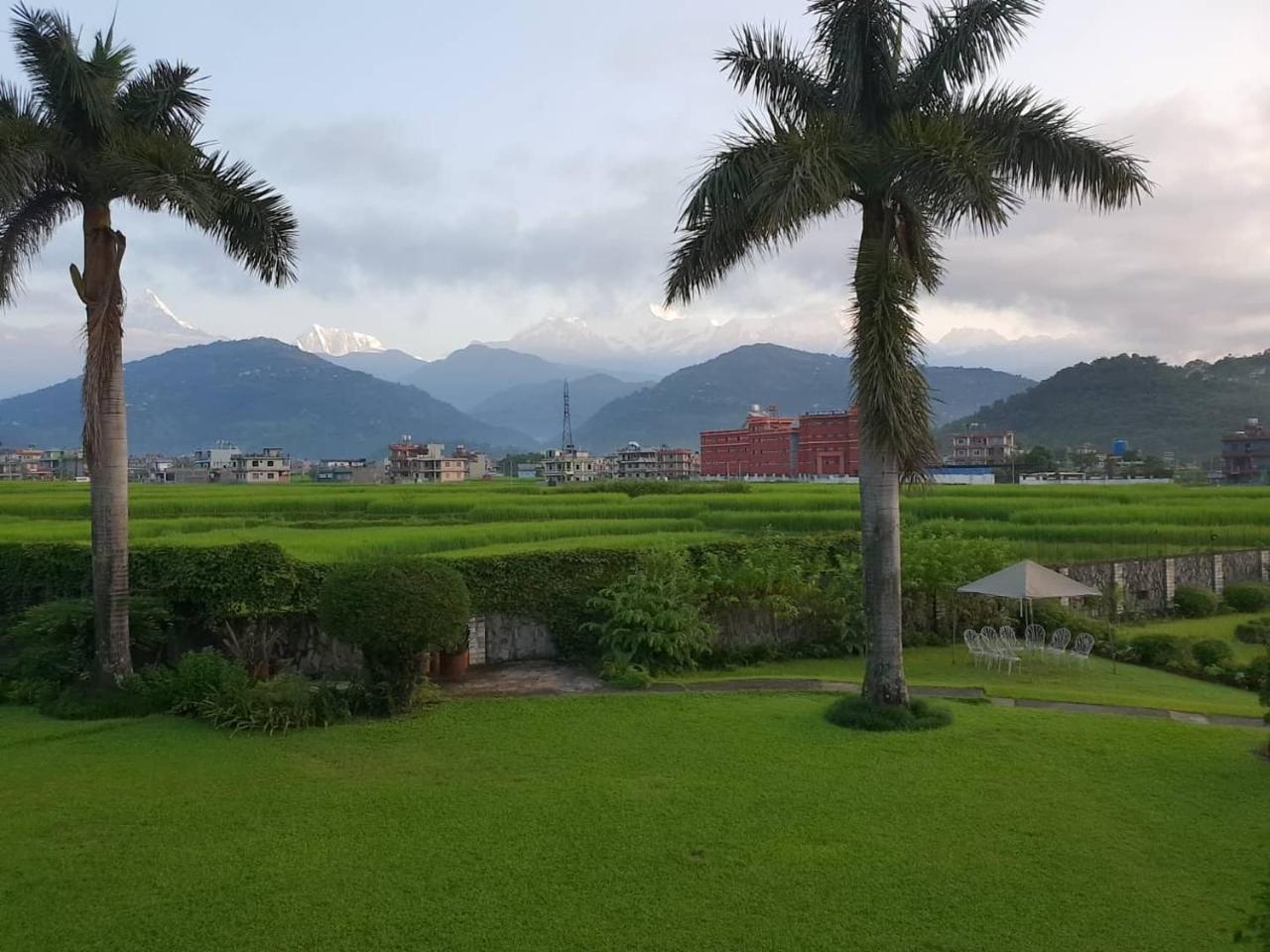 Royal Palm Resort Pokhara Extérieur photo