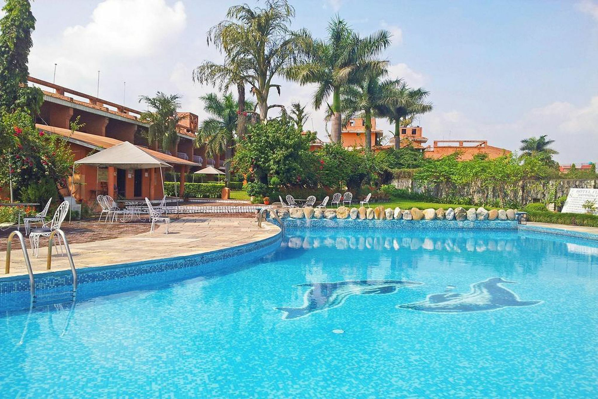 Royal Palm Resort Pokhara Extérieur photo